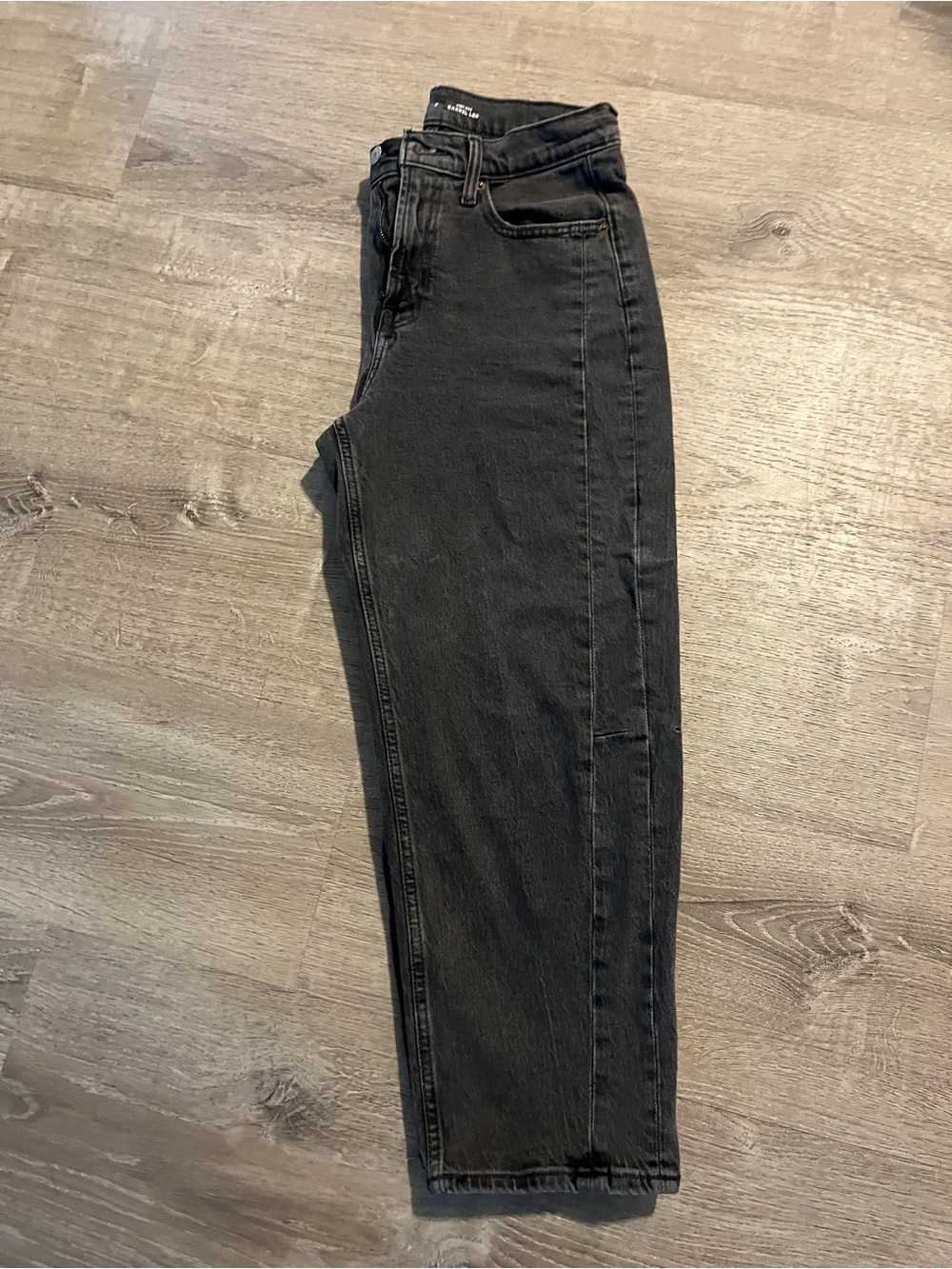 Old Navy Black High-Rise Barrel Leg Jeans size 6 - Picture 3 of 4